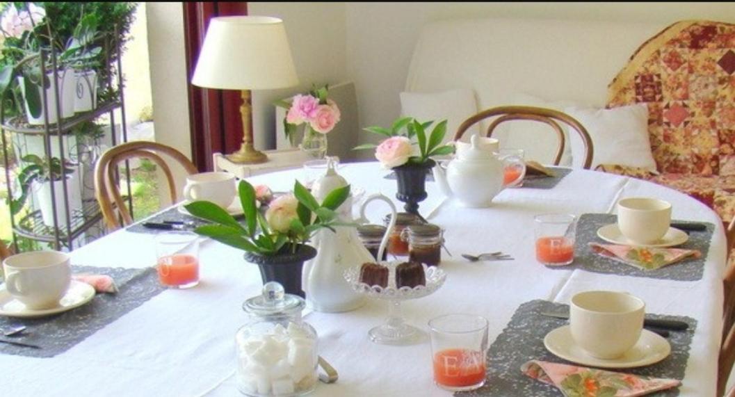 La Maison Du Bourg B&B Puisseguin Eksteriør billede