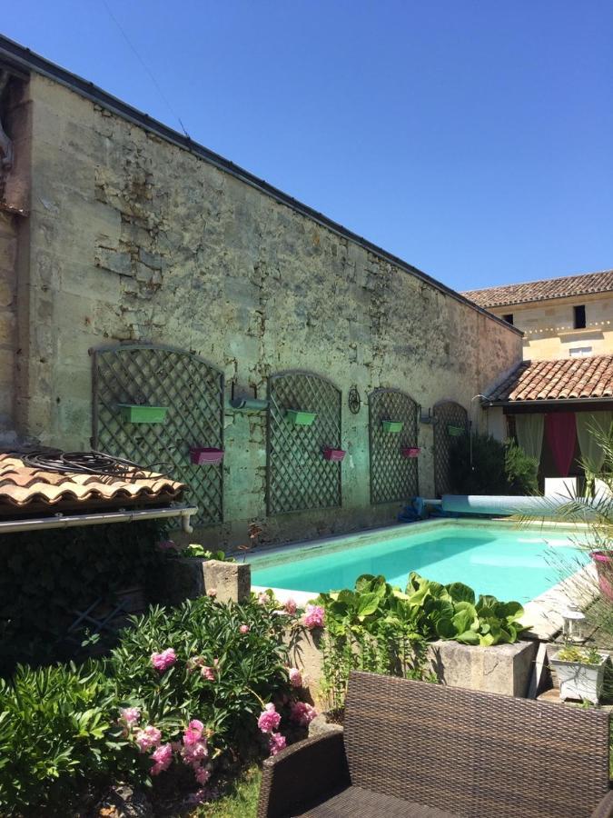 La Maison Du Bourg B&B Puisseguin Eksteriør billede
