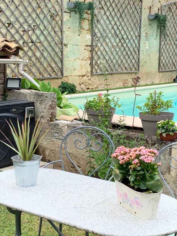 La Maison Du Bourg B&B Puisseguin Eksteriør billede