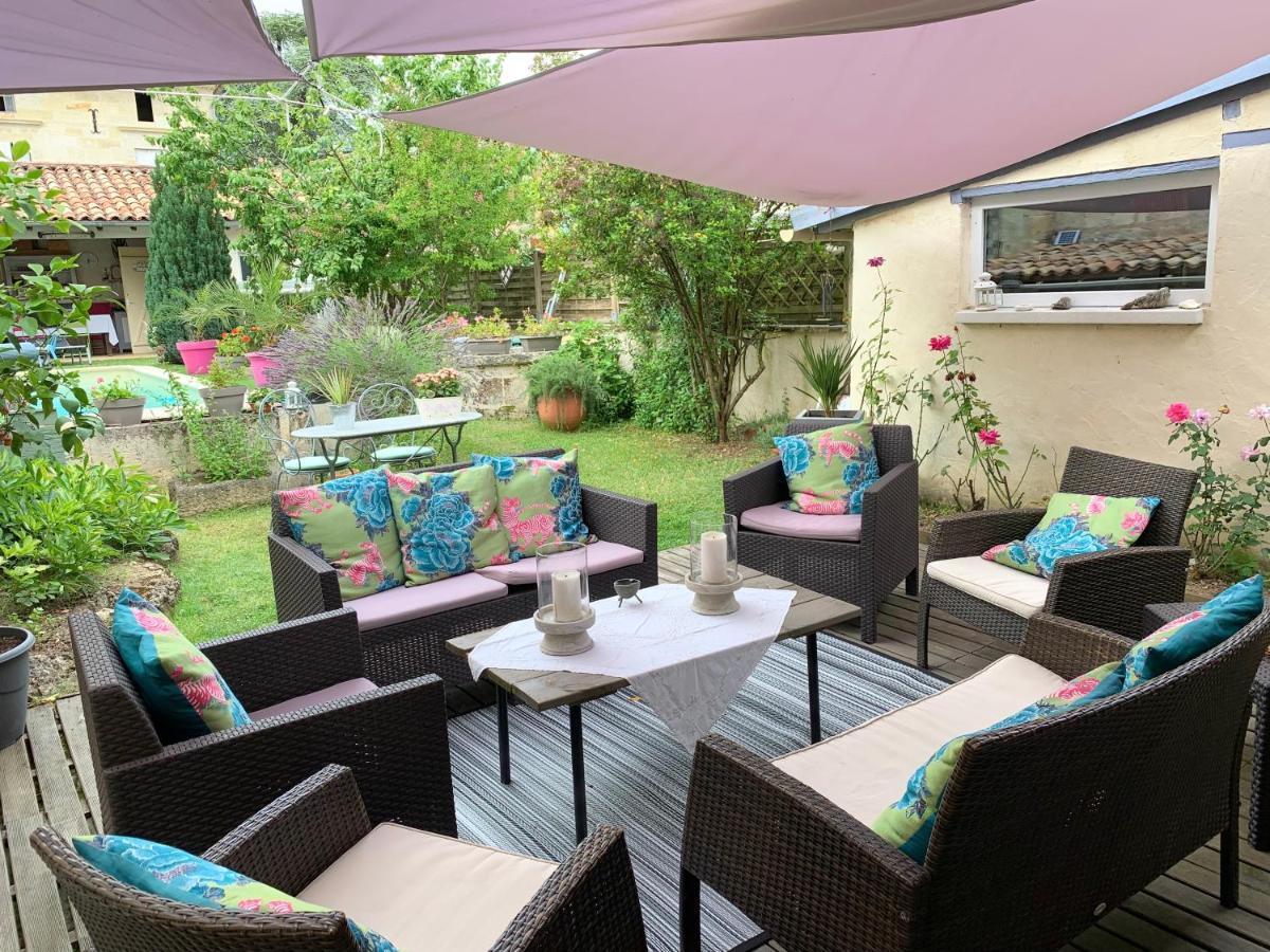 La Maison Du Bourg B&B Puisseguin Eksteriør billede