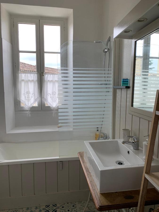 La Maison Du Bourg B&B Puisseguin Eksteriør billede