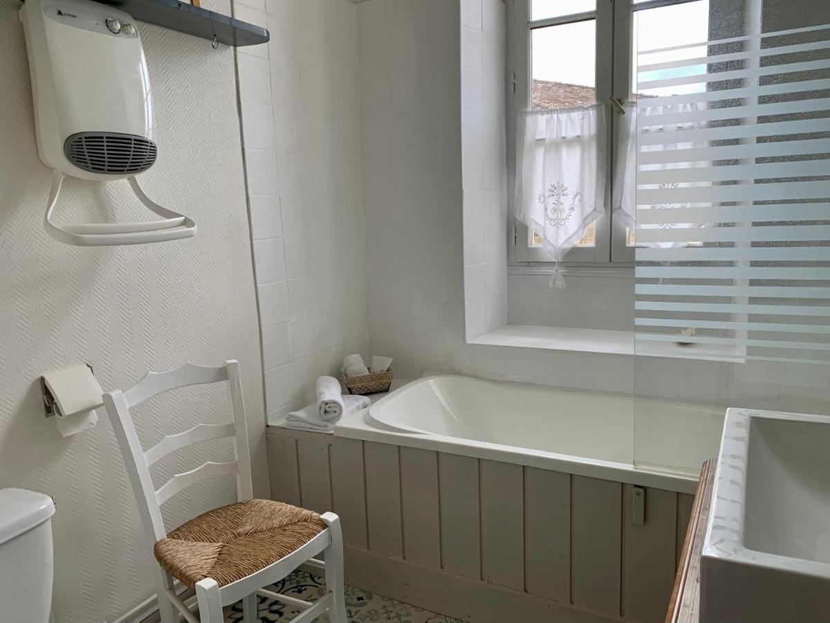 La Maison Du Bourg B&B Puisseguin Eksteriør billede